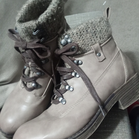 Sugar Women's Taupe Lace-Up Winter Boots - Picture 2 of 5